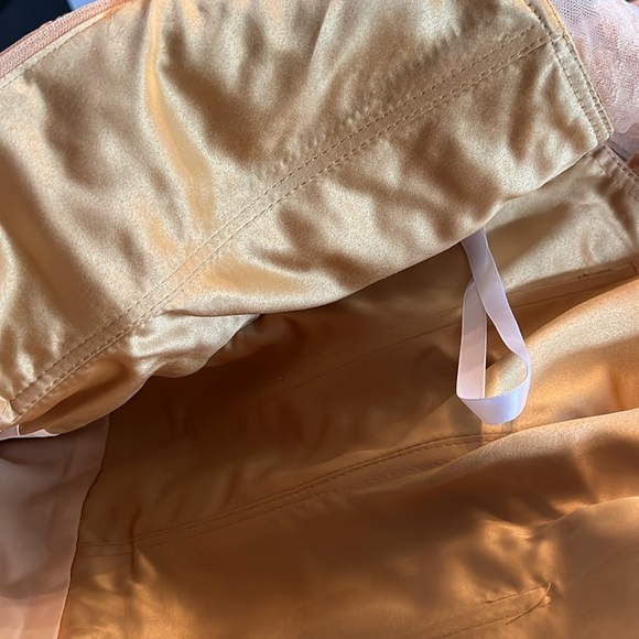 Lace dress - Picture 11 of 15